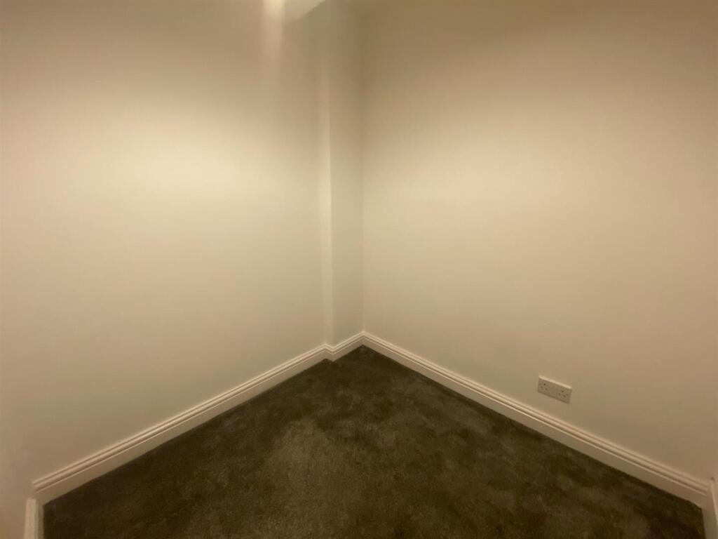BEDROOM.jpg