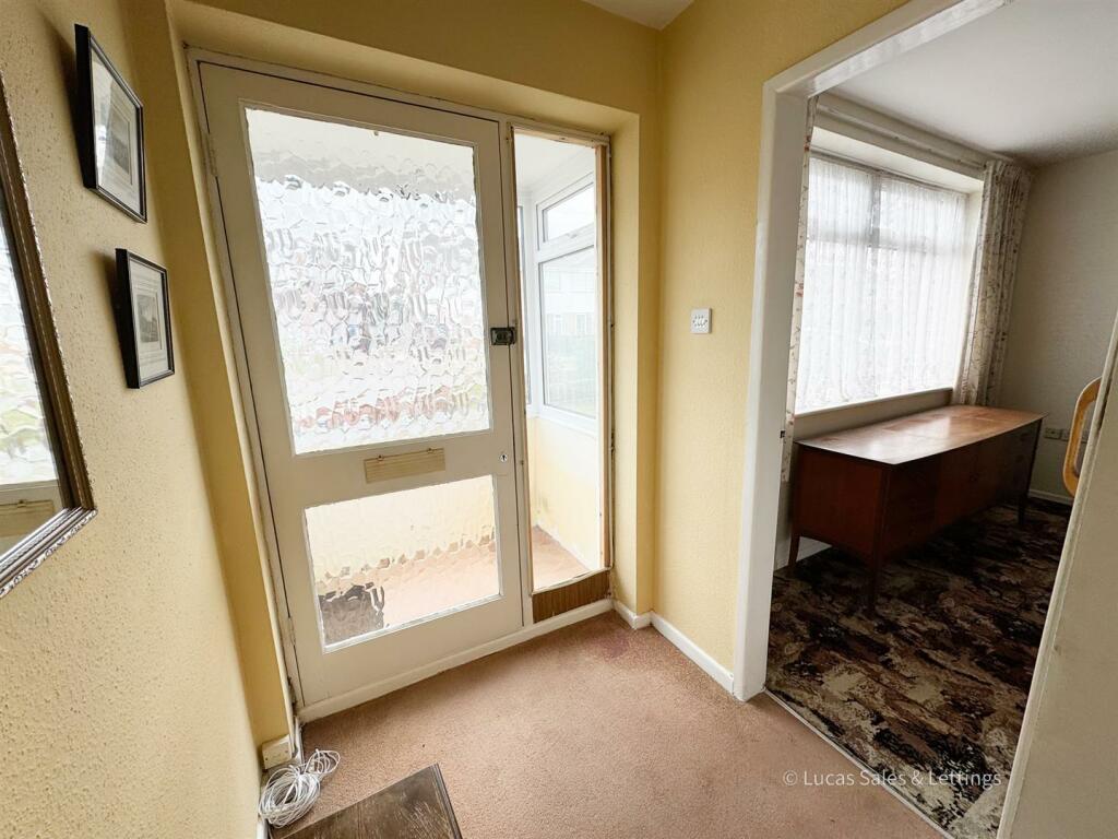 124 Churchill Way B Lat-10.jpg