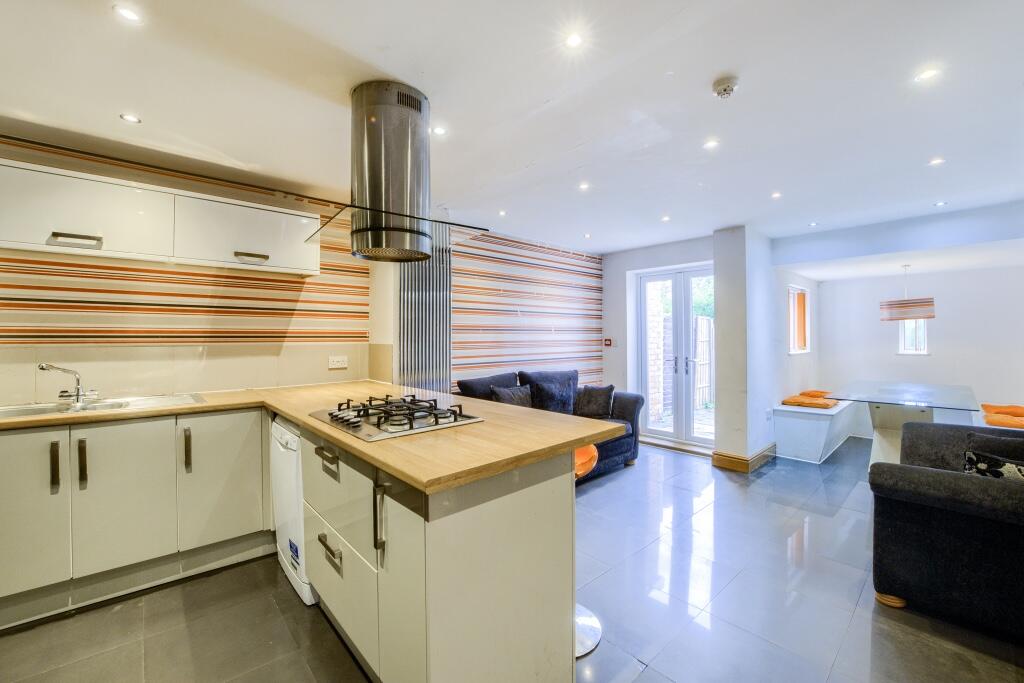 Kitchen/ Living Room