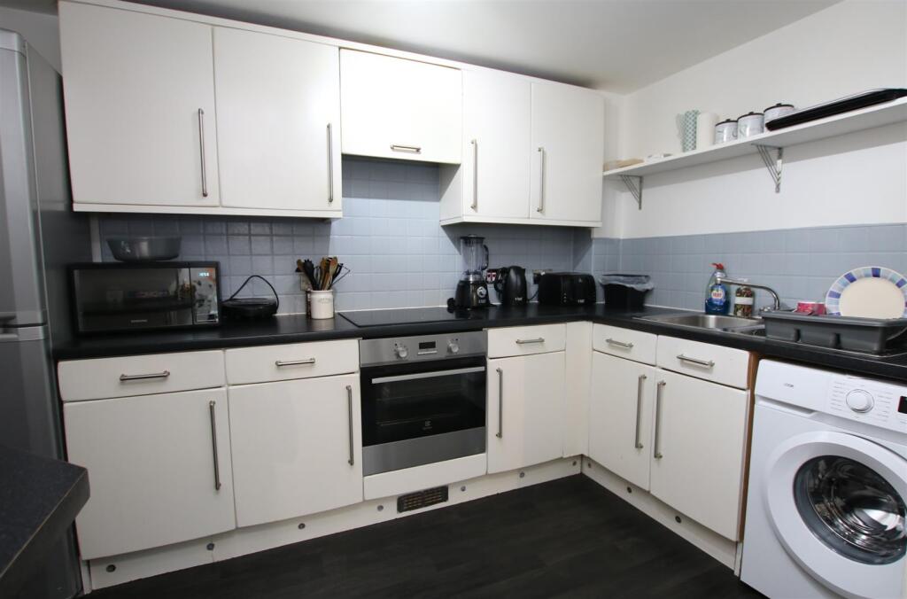 Kitchen 1.JPG