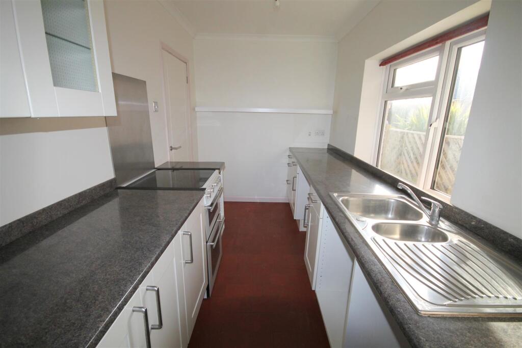 MM Kitchen i.JPG