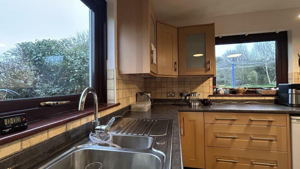 Kitchen 1.jpg