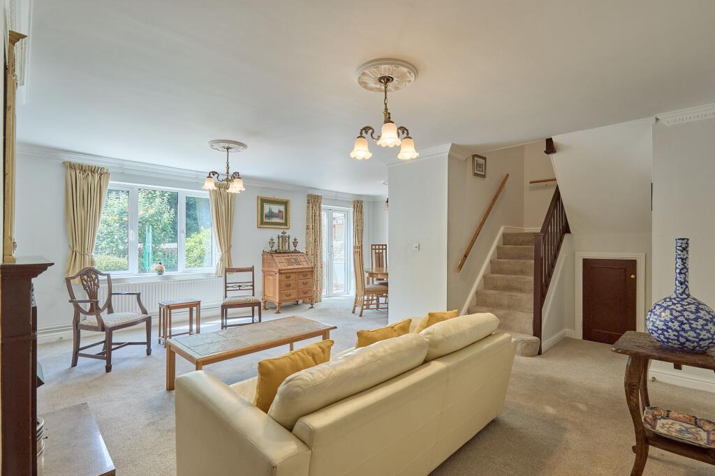 Sitting/Dining Area