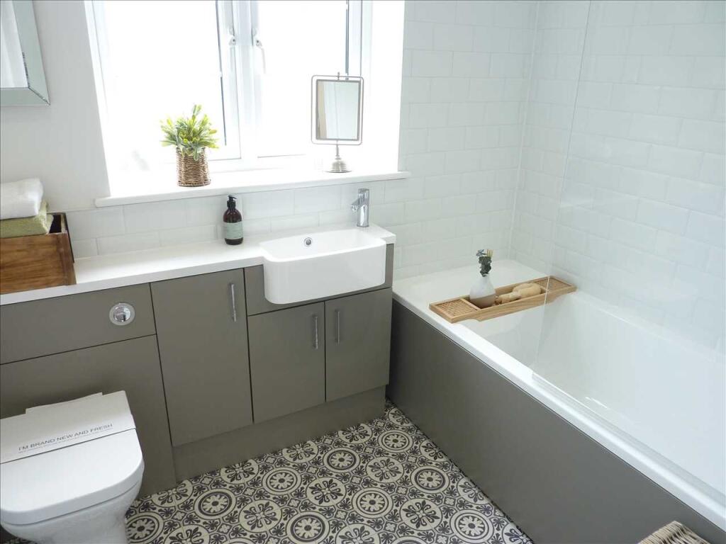 FAMILY BATHROOM