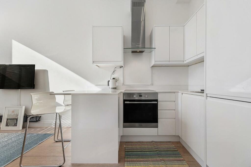 Kitchen (2).jpg
