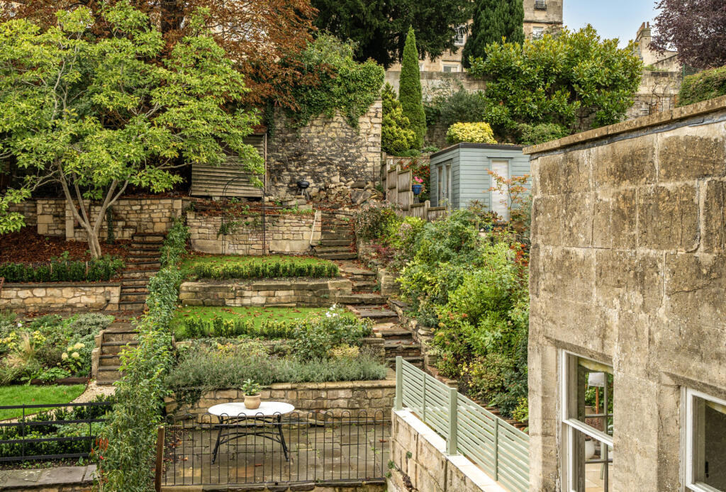 1361505-2-68e01f9...