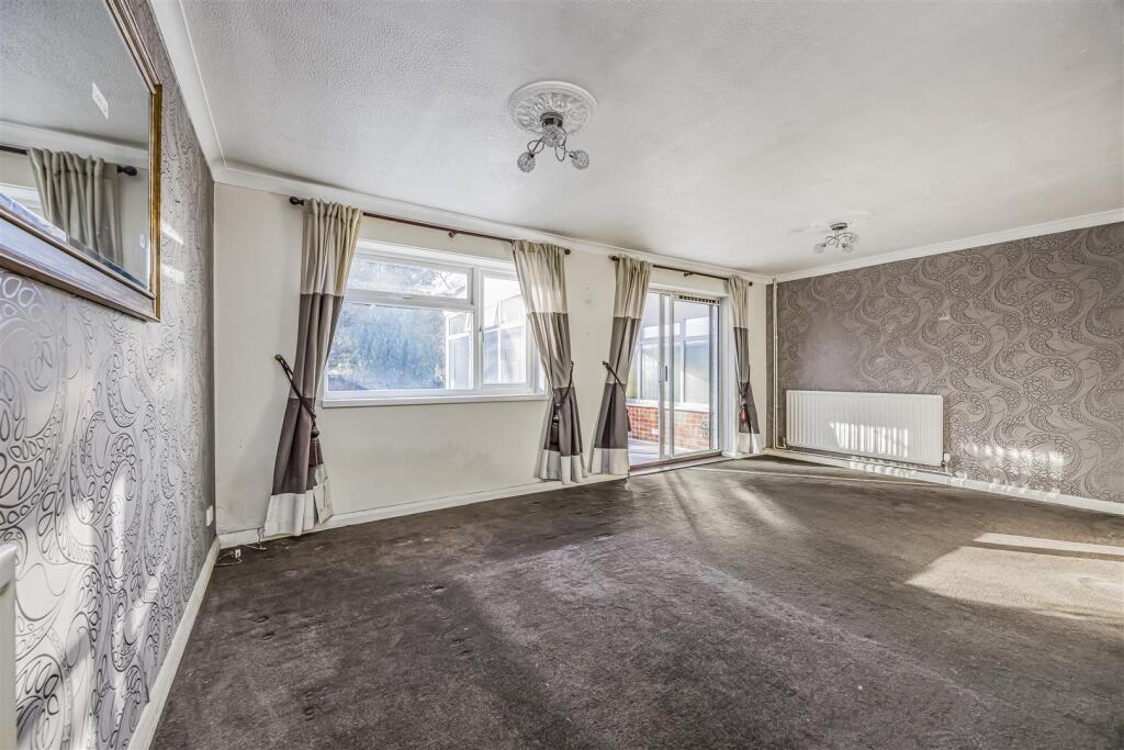 37 Springwood Avenue, Waterlooville-PorticoMarketi