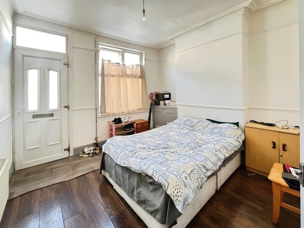 a1d043dc-WhatsApp...