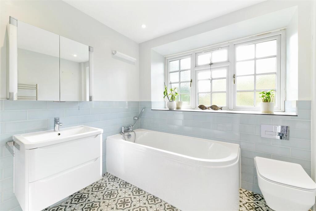 DOWNS LODGE COURT (4).jpg