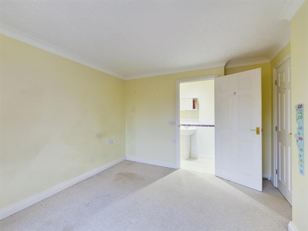 7 Vicarage Gardens NEW Jan 2021 (8).jpg