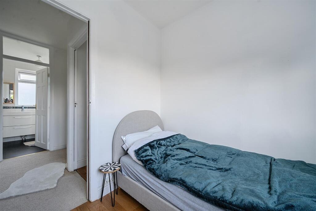 29-682226bd6f74b-1290452-ARW-29 .jpg