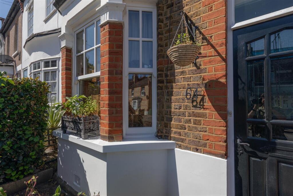 Century Road E17