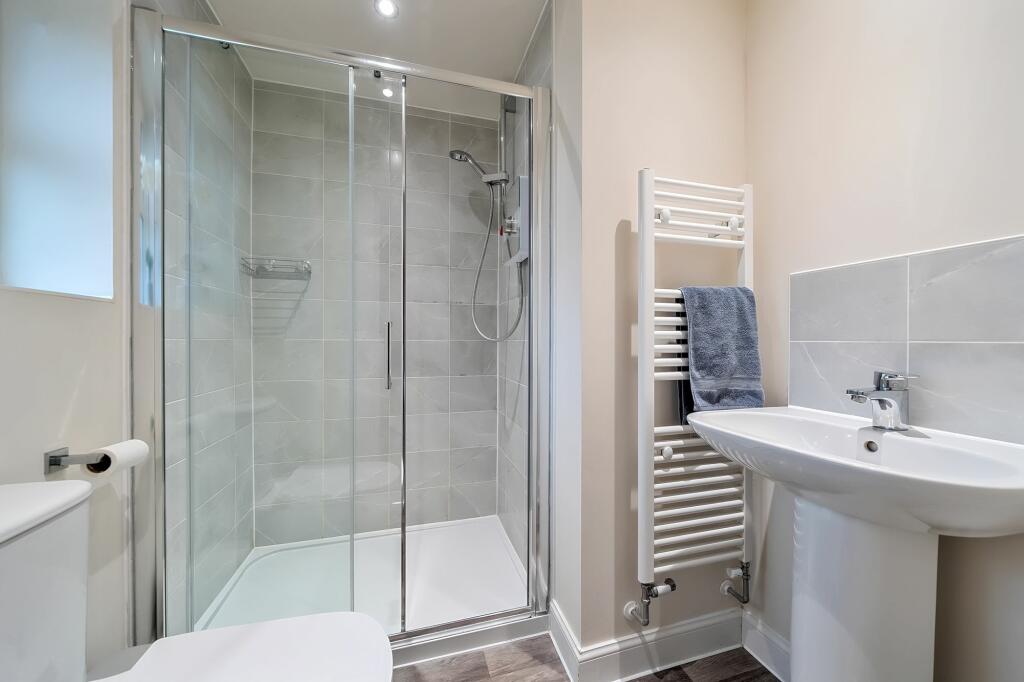 Ensuite Shower W.C (1)