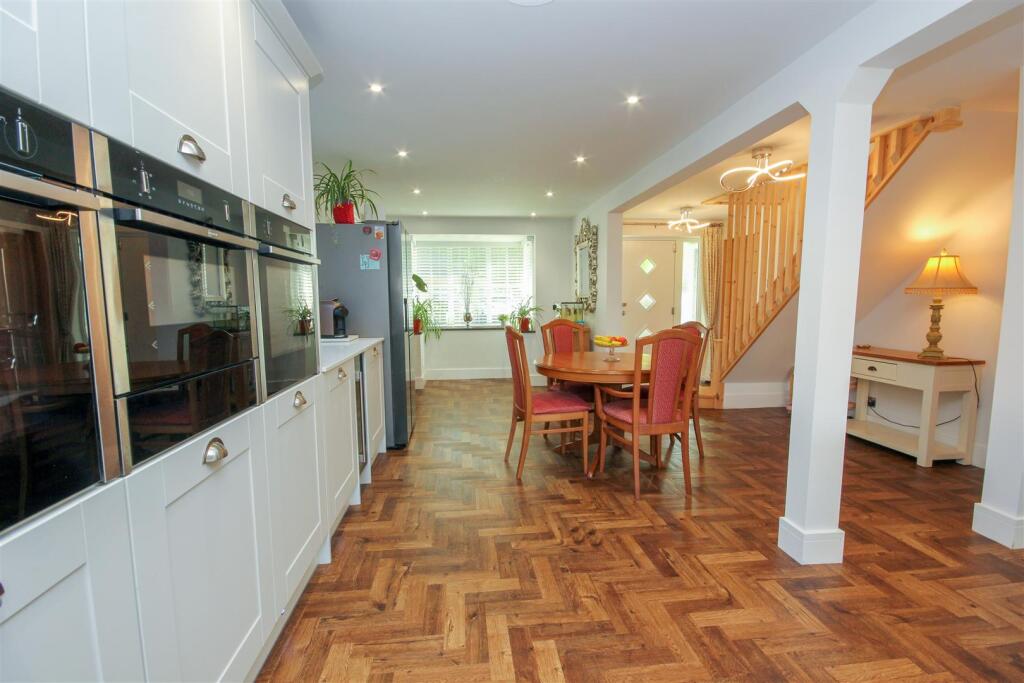 Dining Area.jpg