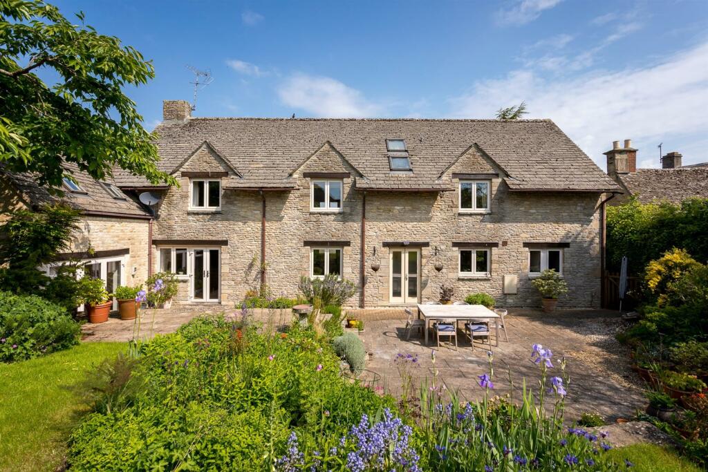 40 - The Granary - GL7 6PA - Web.jpg