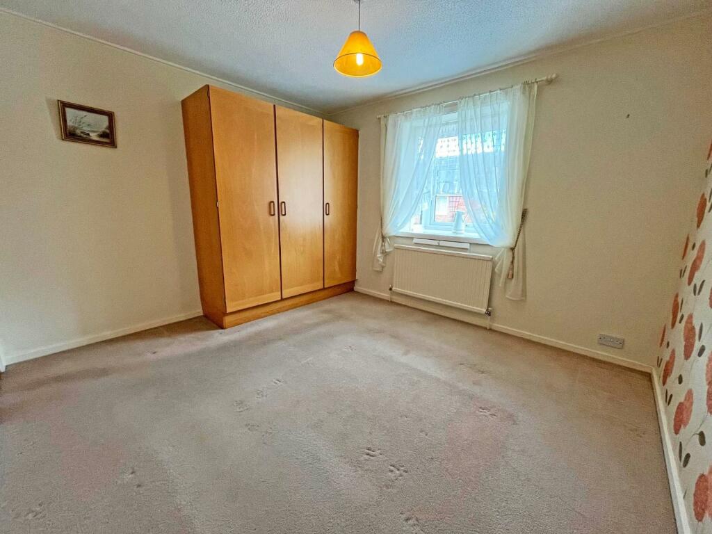 Bedroom 1.jpg