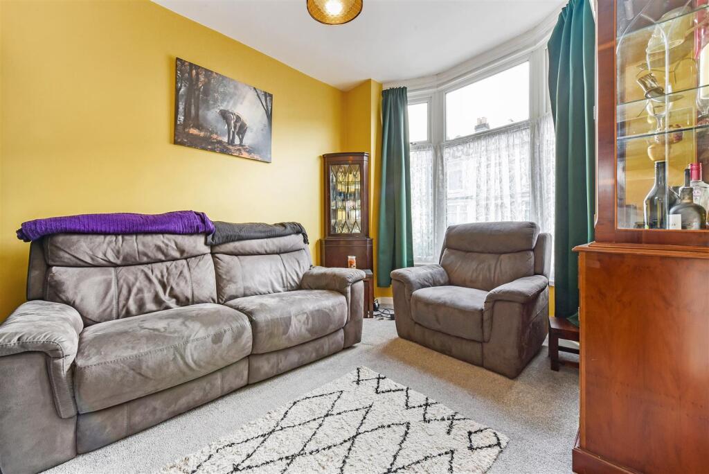 Living Room.jpg