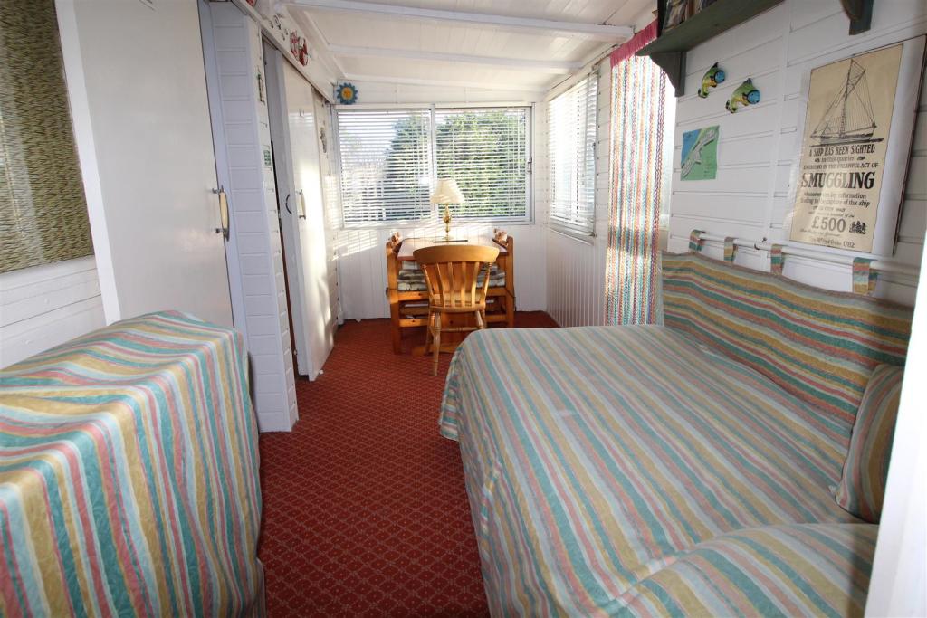 BEDROOM 3/DINING ROOM