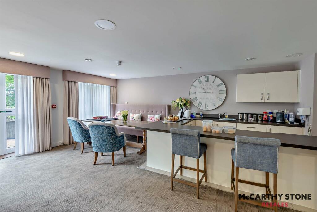 8600809-interior15-800.JPG