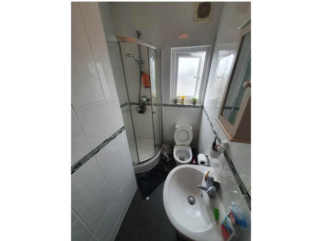 Second Floor Bathroo