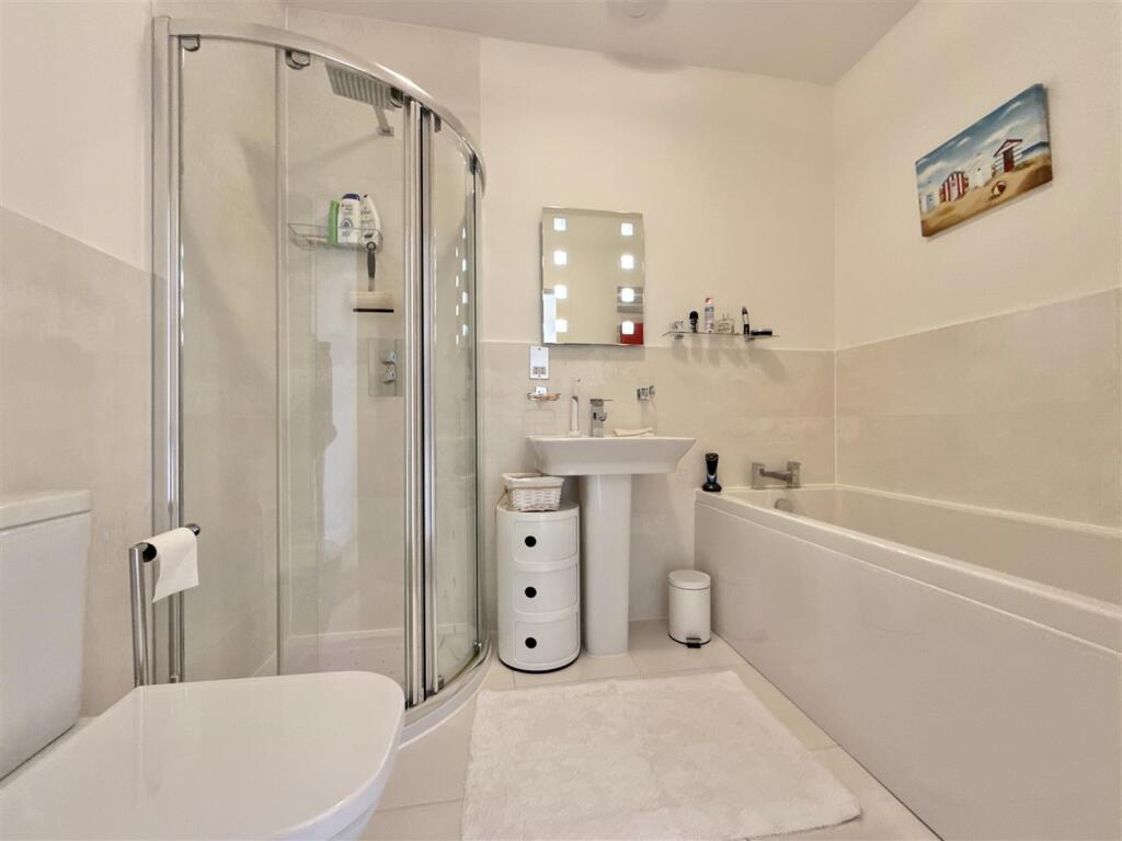 Family Bathroom.jpeg