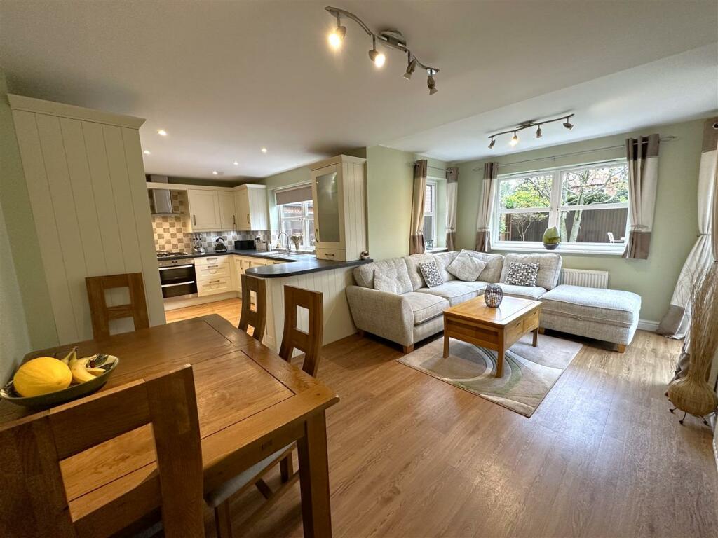 OPEN-PLAN Living Dining Kitchen 800