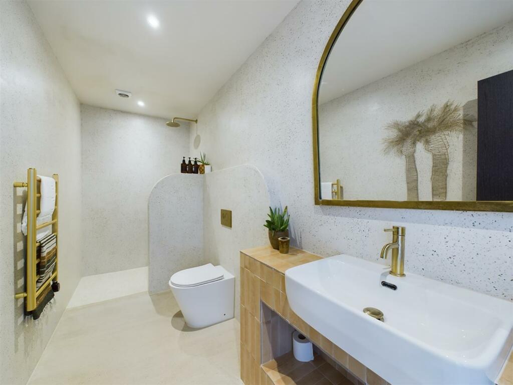 First Floor Bathroom
