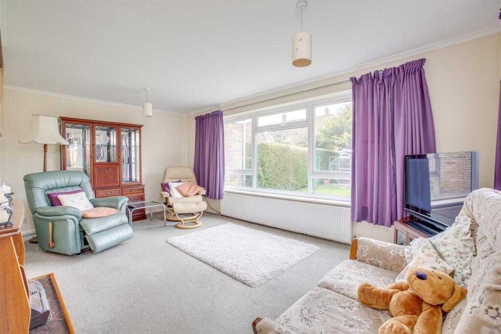 23 Dashfield Grove, Widmer End, HP15 6AJ-12.jpg