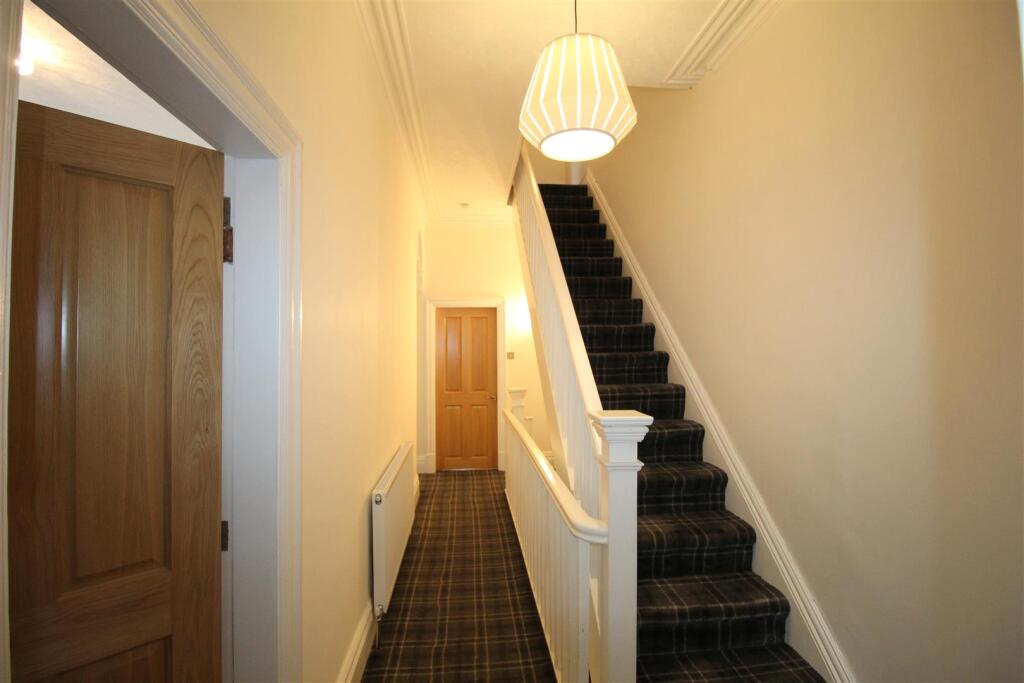 St Leonards Road West, Landing.JPG