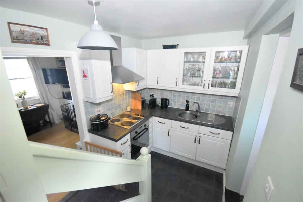 Kitchen 1.jpg