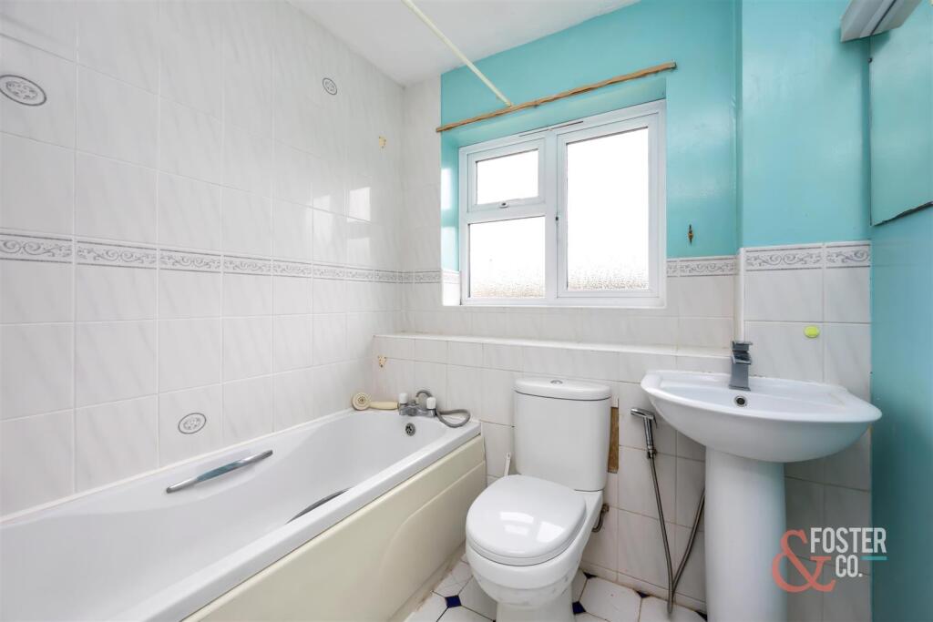 Stagg Close, 5-002.jpg