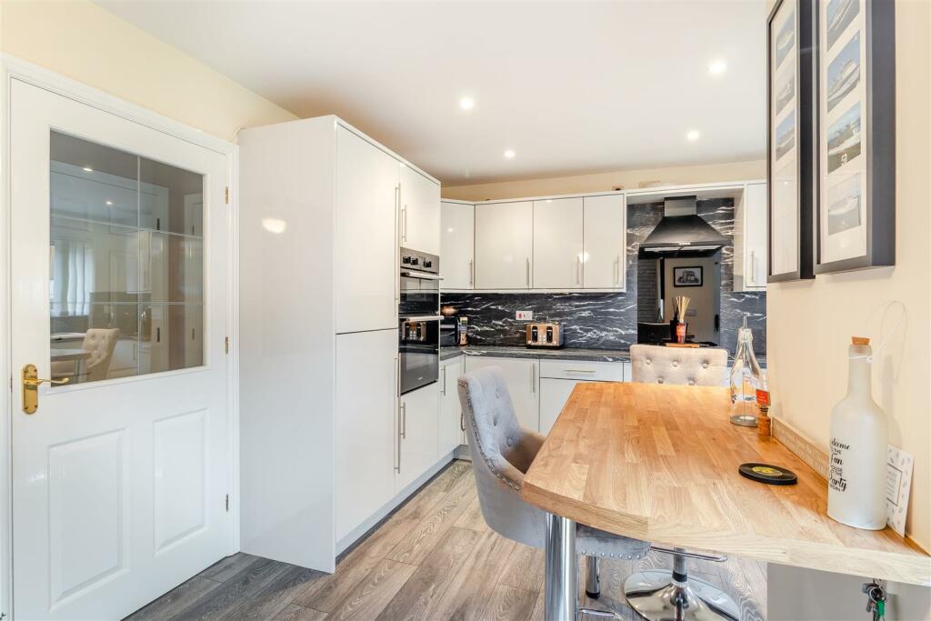 8625359-interior30.jpg