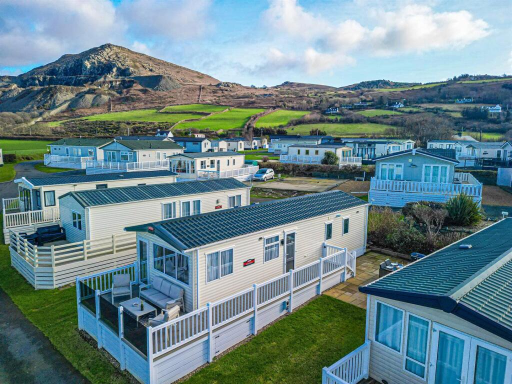 W27-ABERAFON-PARK-AERIAL-03.jpg