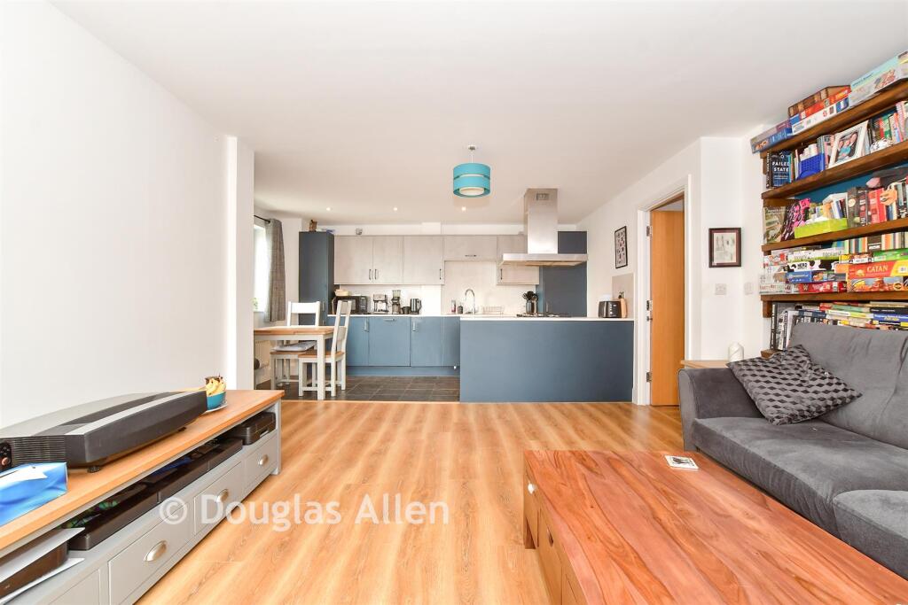 Lounge/Diner /Kitchen