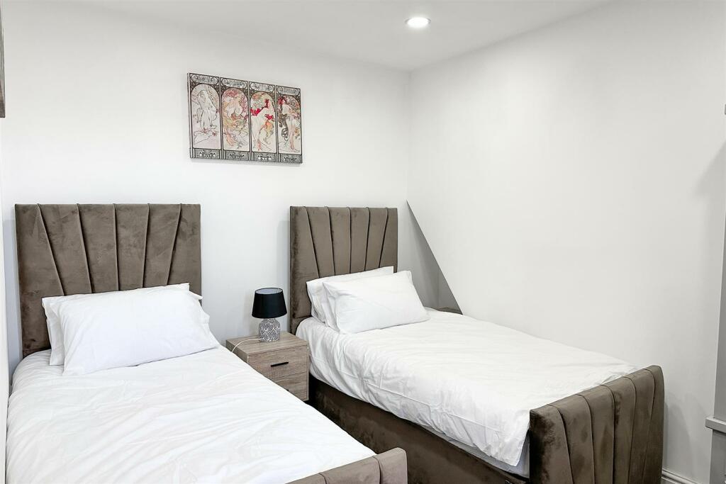 Staycasa Accommodation Manchester Carrill  2024AUG