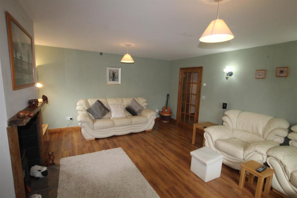 SITTING ROOM SECOND VIEW
