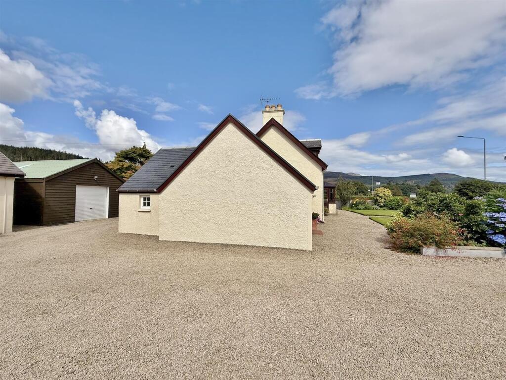 Side view from the driveway