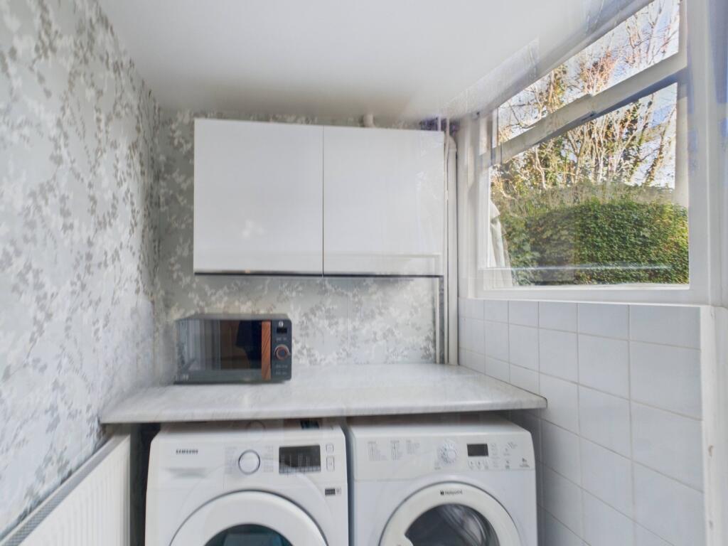 CAM03293G0-PR0250-STILL007