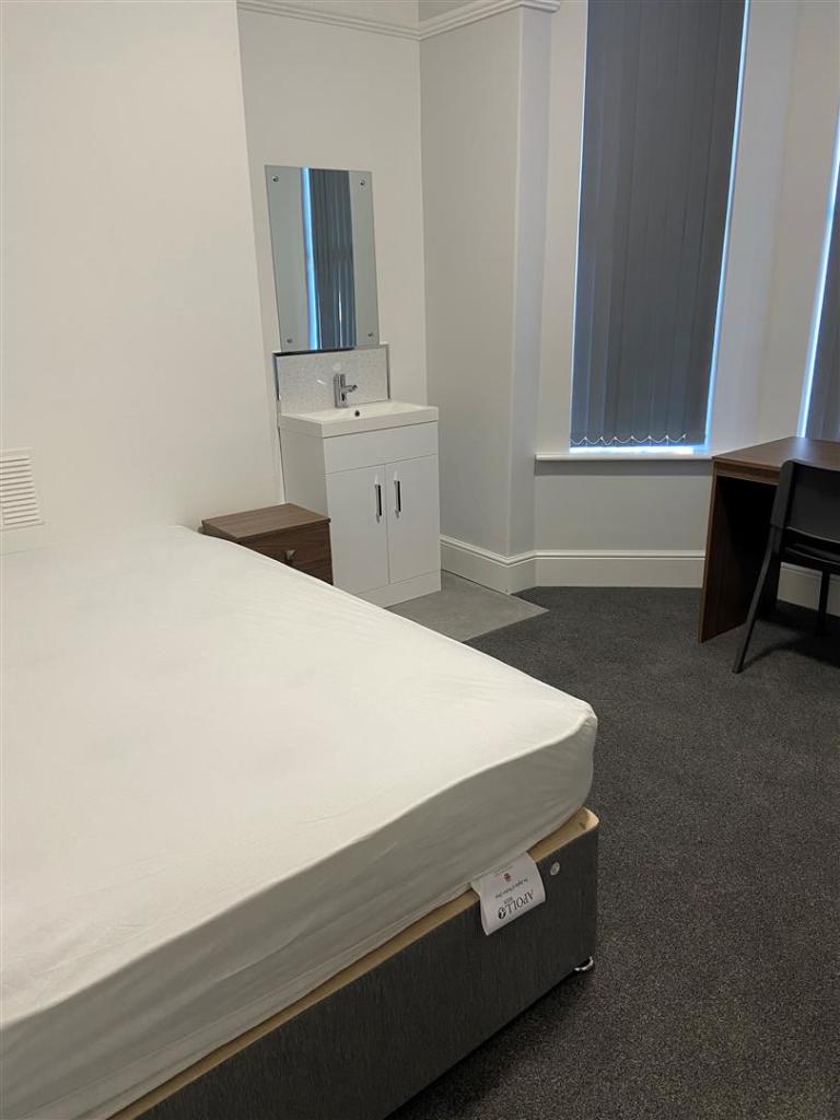 Bedroom 1.JPG