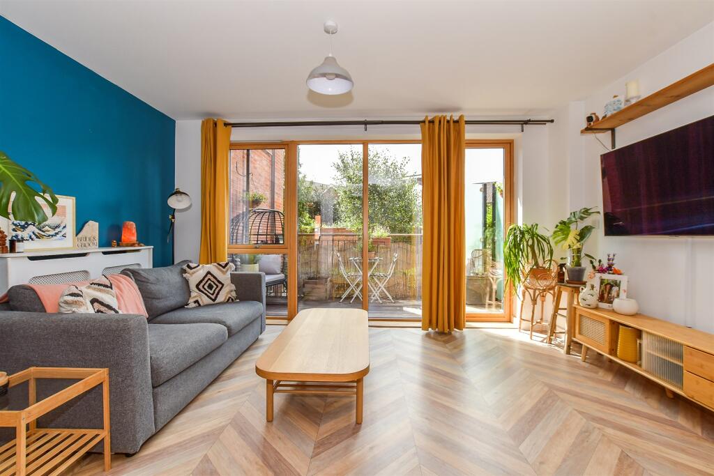 Lounge/ Kitchen/ Diner