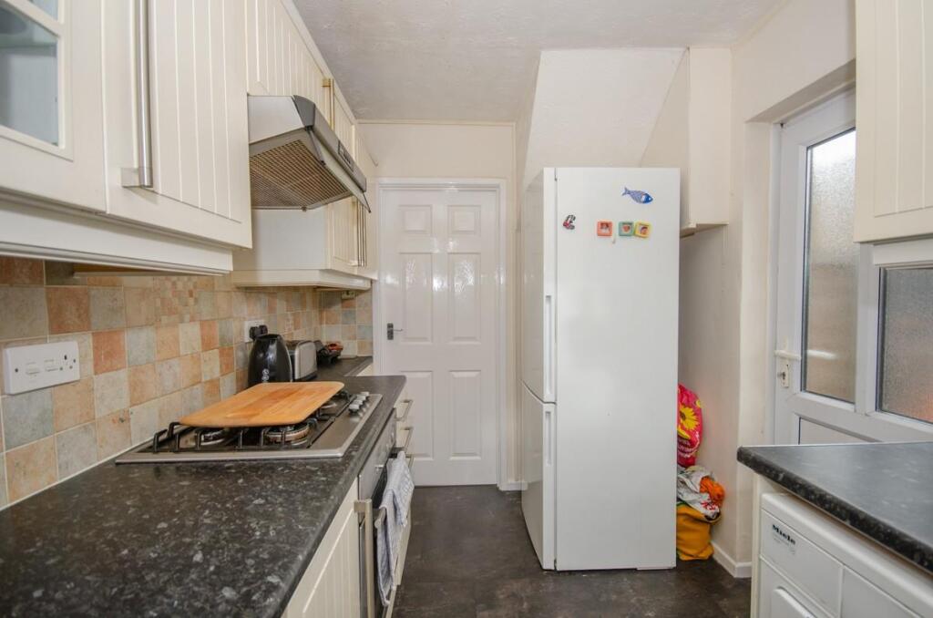 Kitchen pic 2.jpg