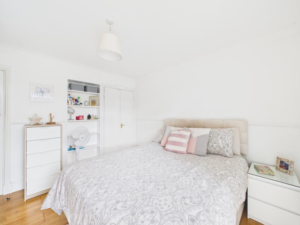 CAM02023G0-PR0168-STILL008