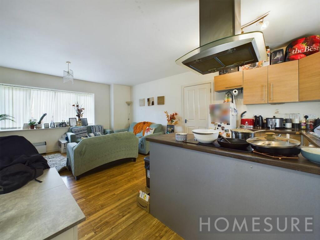 OPEN PLAN LIVING AREA