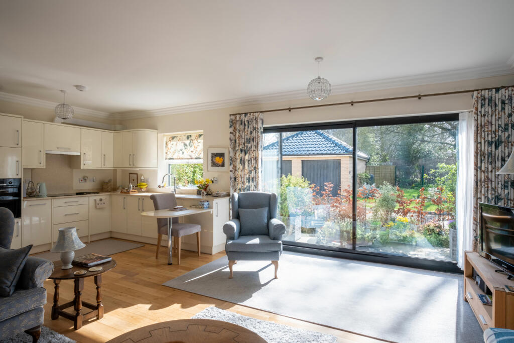 Kitchen/Dining area