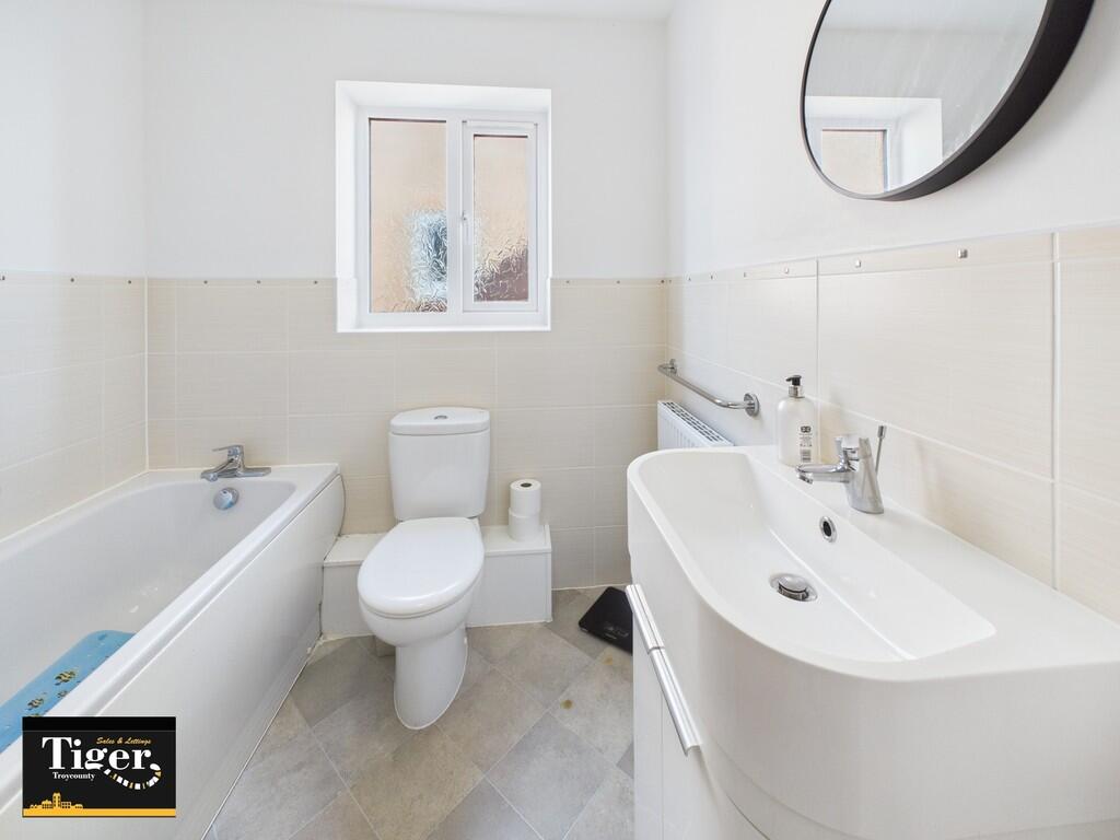 CAM02176G0-PR0525...