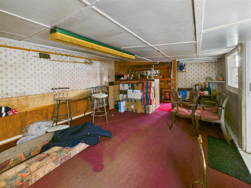 'Private Pub'