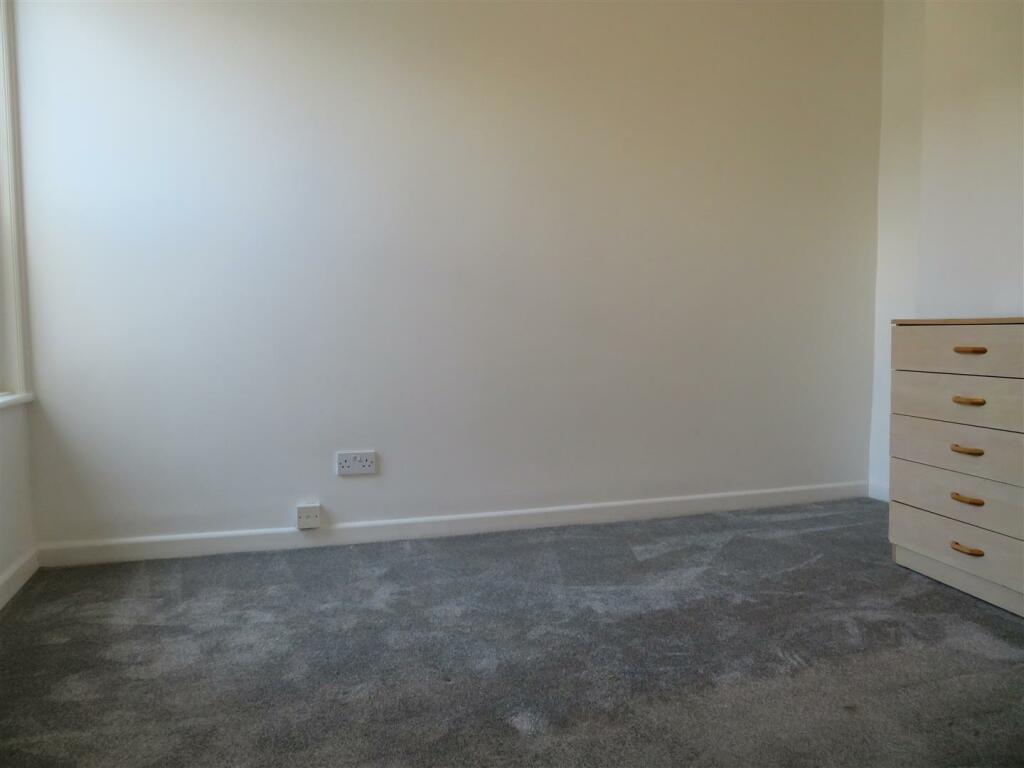 7 Newcome Bed2.JPG