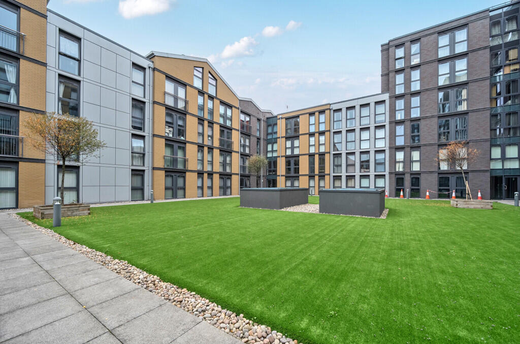 1366050-6-68ef6b2...