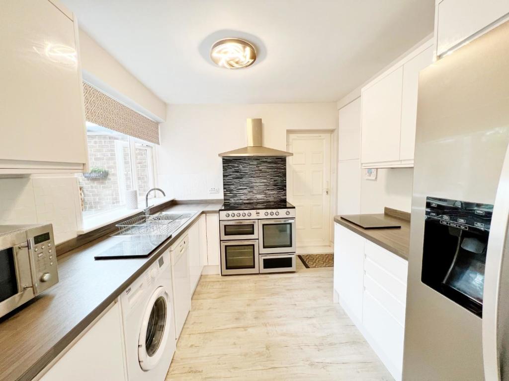 Kitchen pic 2.jpg