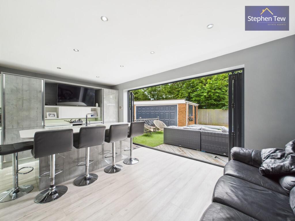 Kitchen/ Living Area